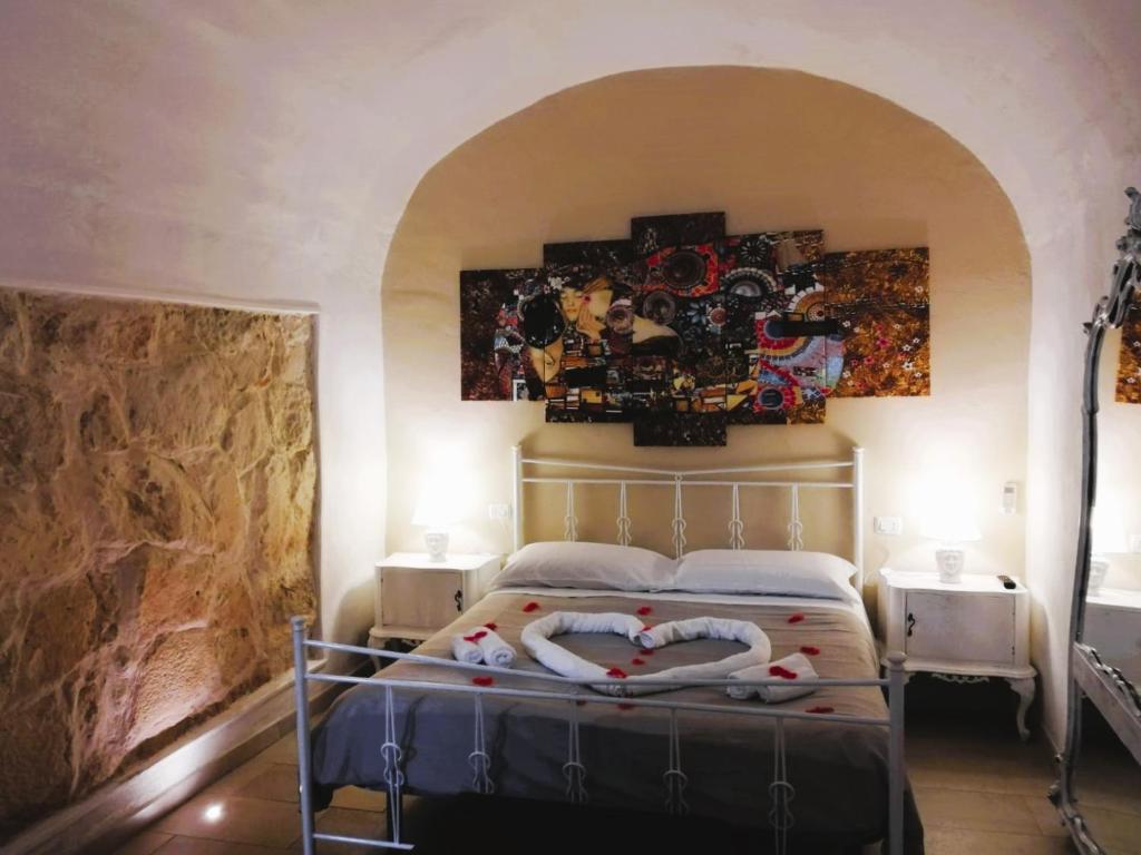 Postel nebo postele na pokoji v ubytování SPA SUITE SICILIA - Intera casa con spa privata Jacuzzi Sauna Bagno di Vapore ad uso illimitato