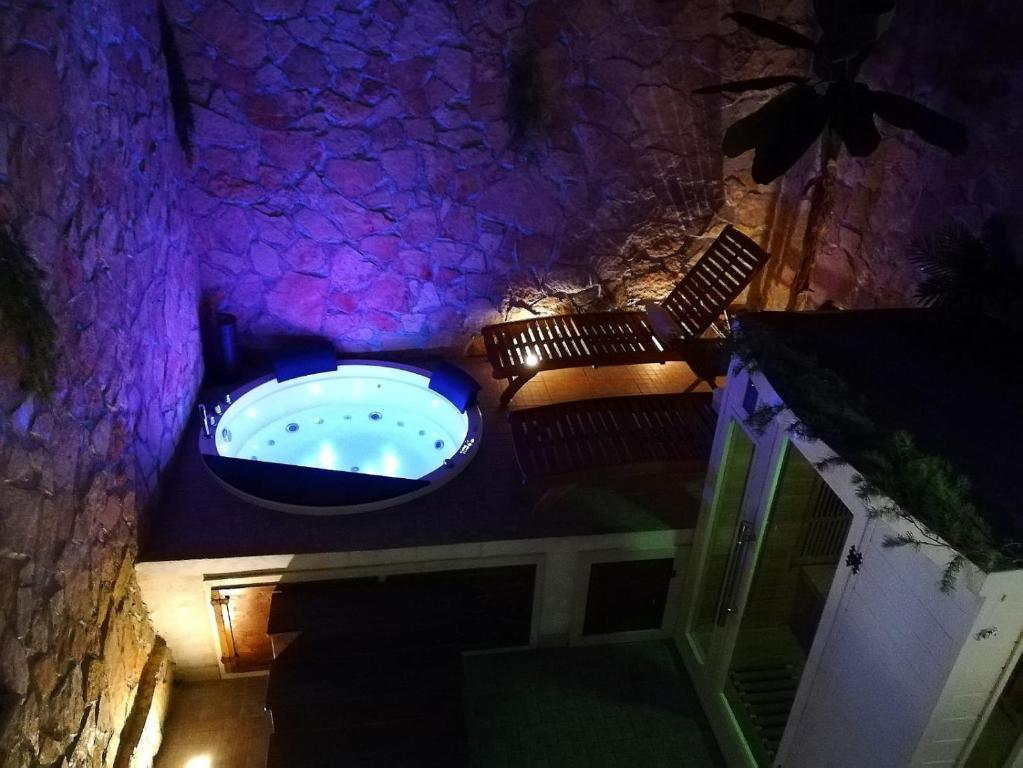 Fotografie z fotogalerie ubytování SPA SUITE SICILIA - Intera casa con spa privata Jacuzzi Sauna Bagno di Vapore ad uso illimitato v destinaci Rosolini