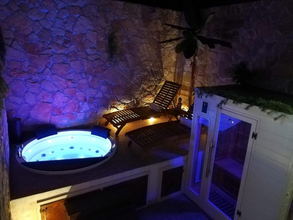 Fotografie z fotogalerie ubytování SPA SUITE SICILIA - Intera casa con spa privata Jacuzzi Sauna Bagno di Vapore ad uso illimitato v destinaci Rosolini