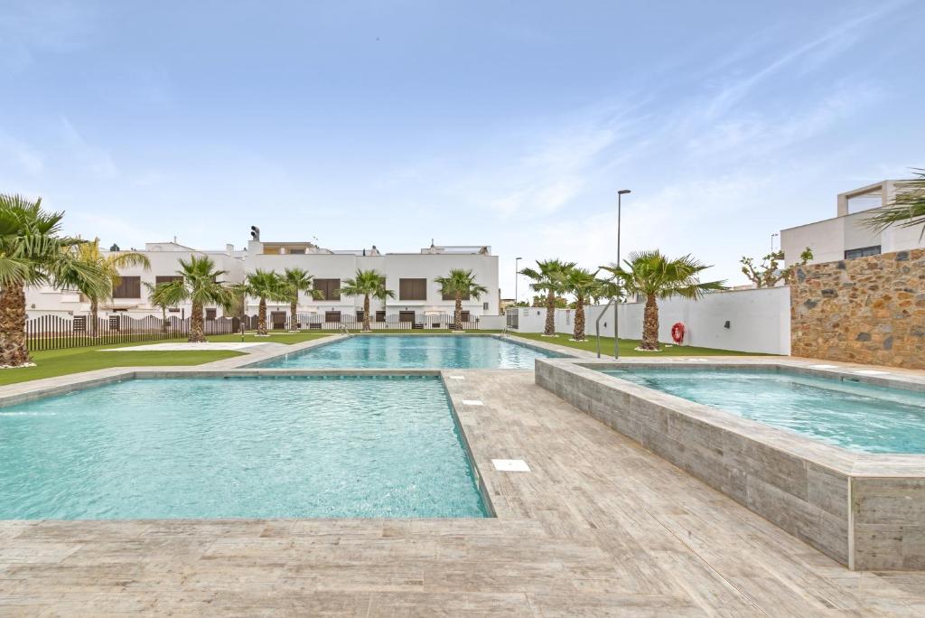 Swimmingpoolen hos eller tæt på Porto Marina Village