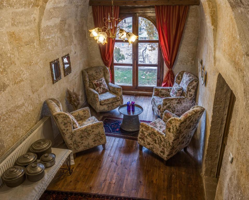 A seating area at Hotel Temenni Evi