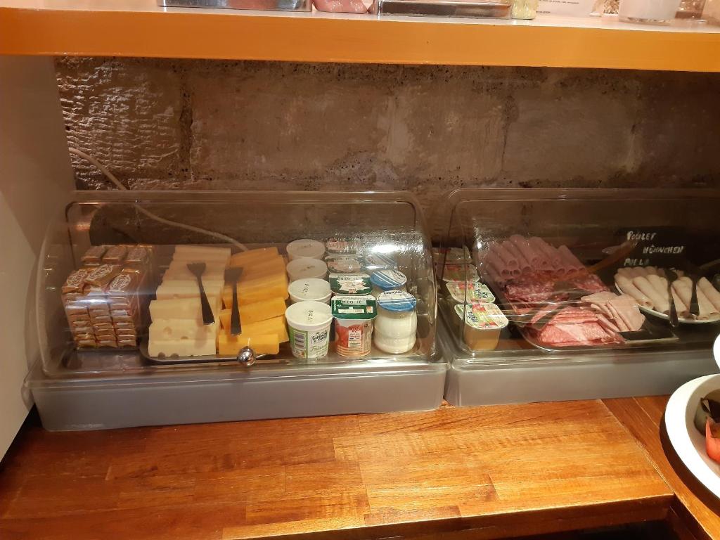 Hôtel Lumières Montmartre Paris - Resim 8