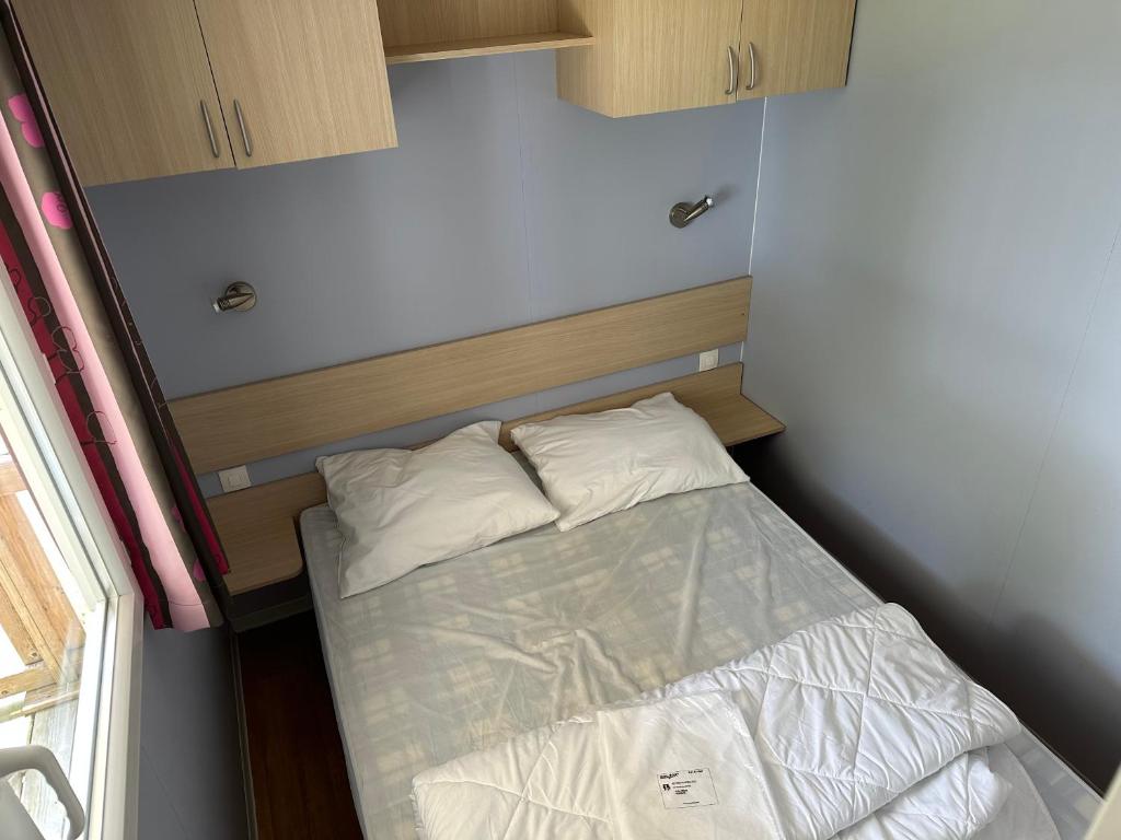 Postel nebo postele na pokoji v ubytování Camping La sablière