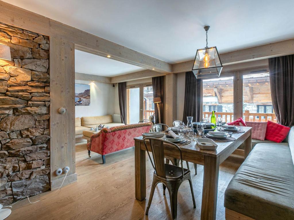 Appartement 4 pièces de prestige, spacieux et raffiné, proche du Vieux Village, pour 6 personnes