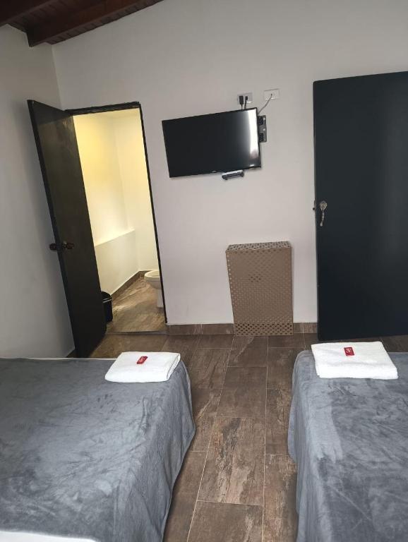 TV a/nebo společenská místnost v ubytování Hotel Prestige