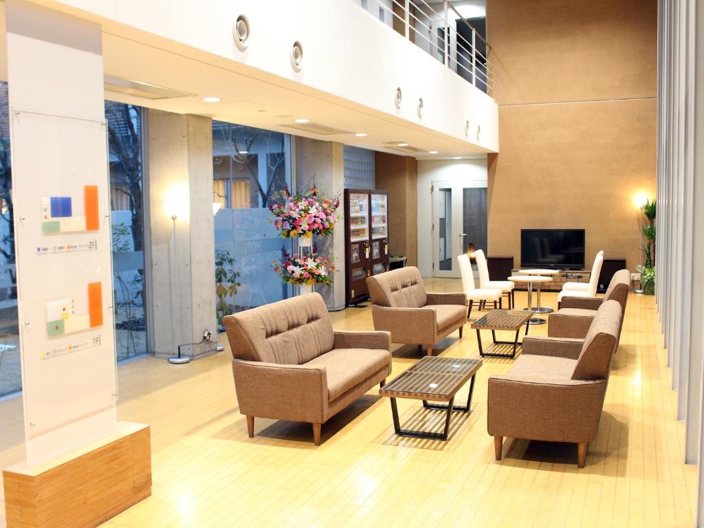 TV a/nebo společenská místnost v ubytování HOTEL LiVEMAX BUDGET Chiba Mihama