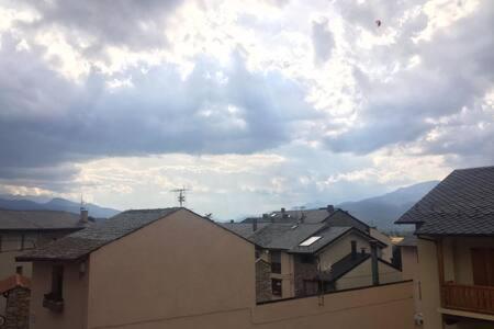 A general mountain view or a mountain view taken from Az apartmant