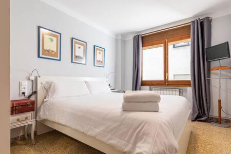 Posteľ alebo postele v izbe v ubytovaní Apartament el Llac