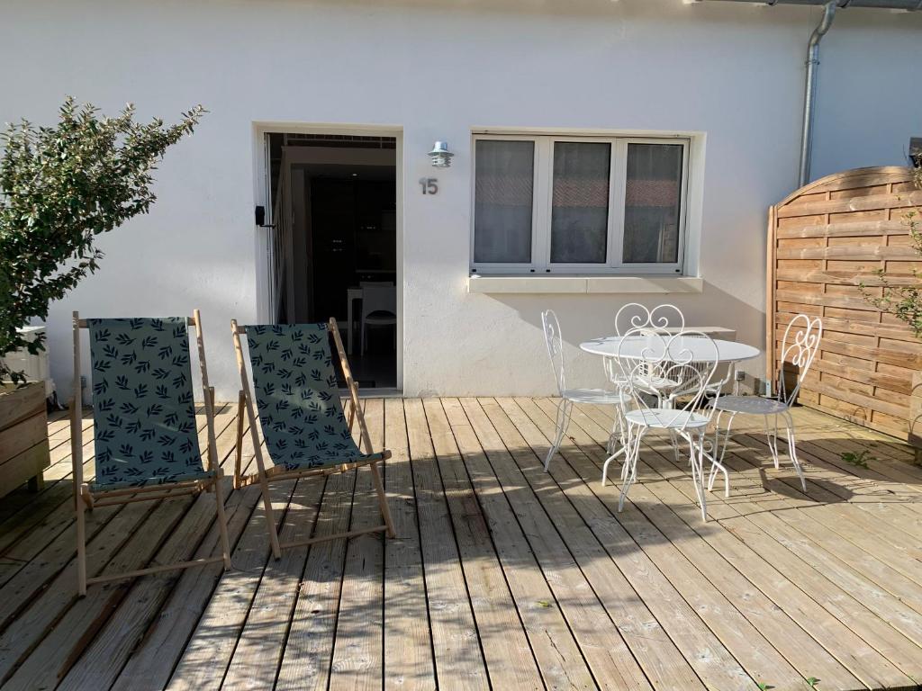 Patio nebo venkovní prostory v ubytování Les Salines Boyardville - Appart'Hotel