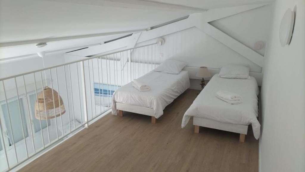 Postel nebo postele na pokoji v ubytování Les Salines Boyardville - Appart'Hotel