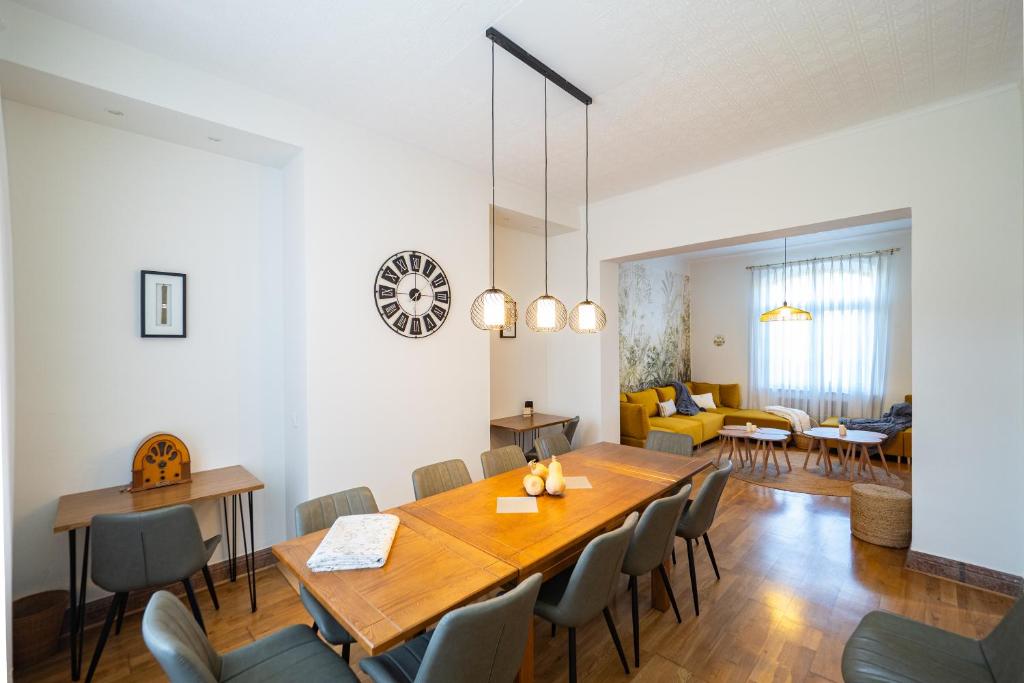 a dining room and living room with a table and chairs at Tierra de Anarbel in Acebal