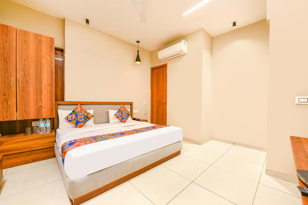 a bedroom with a large bed in a room at FabHotel DC Premium in Zirakpur