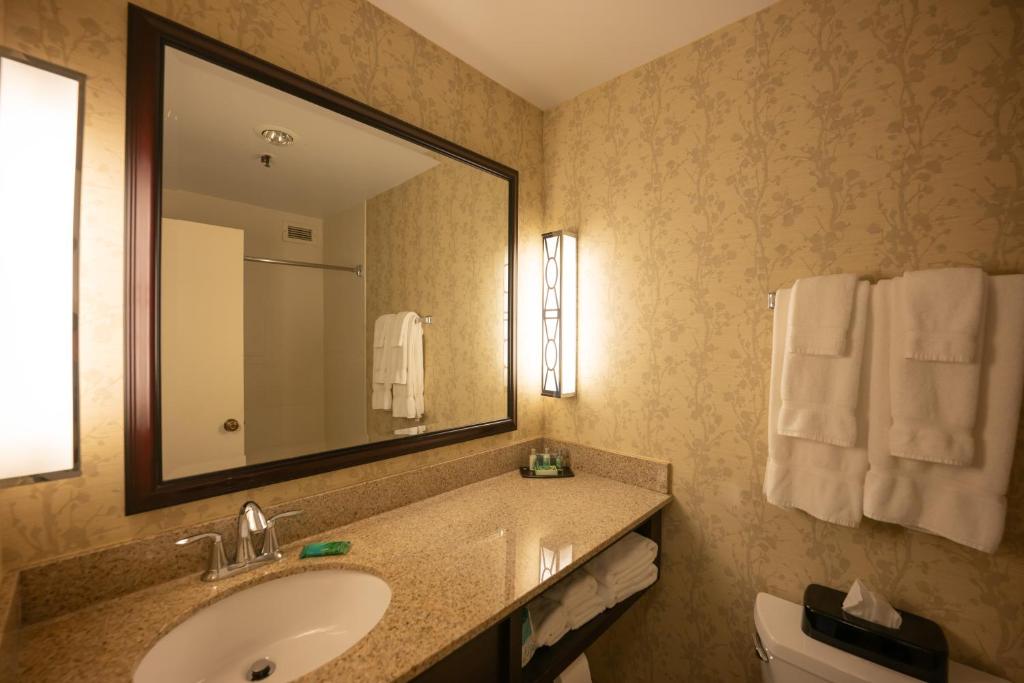 Peek'n Peak Resort Trademark Collection by Wyndham - Loft With Two Queen Beds - Non-Smoking