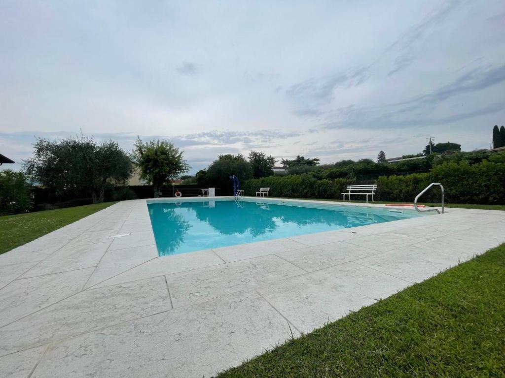 a swimming pool in the middle of a yard at Country House Bardolino in Bardolino