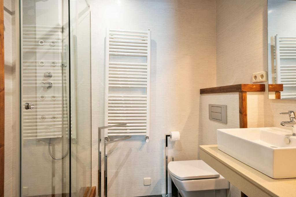 A bathroom at Luderna - Casa Val de Ruda II
