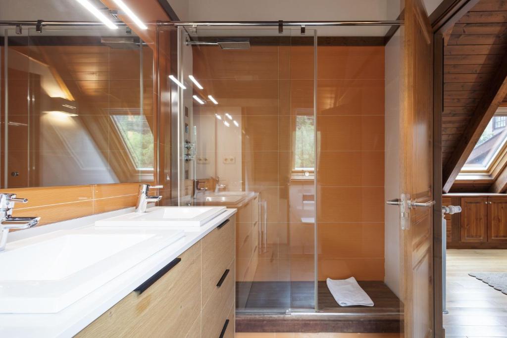 A bathroom at Luderna - Casa Val de Ruda II