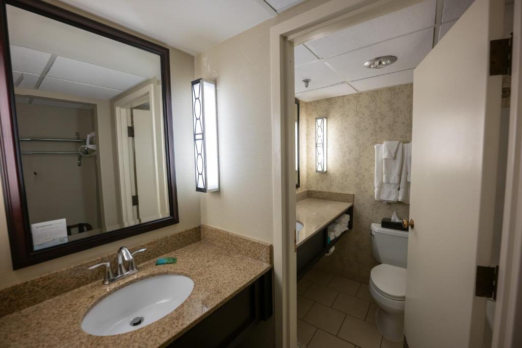 Peek'n Peak Resort Trademark Collection by Wyndham - Queen Room With Two Queen Beds - Non-Smoking