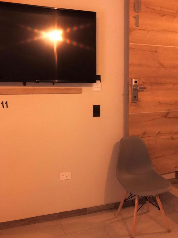 TV a/nebo společenská místnost v ubytování Seven hotel