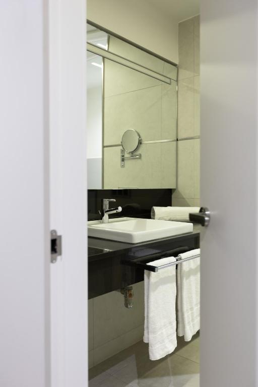 A bathroom at Primus Valencia