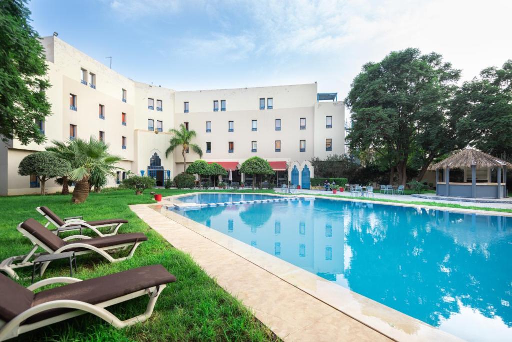 Bazén v ubytování Ibis Oujda nebo v jeho okolí