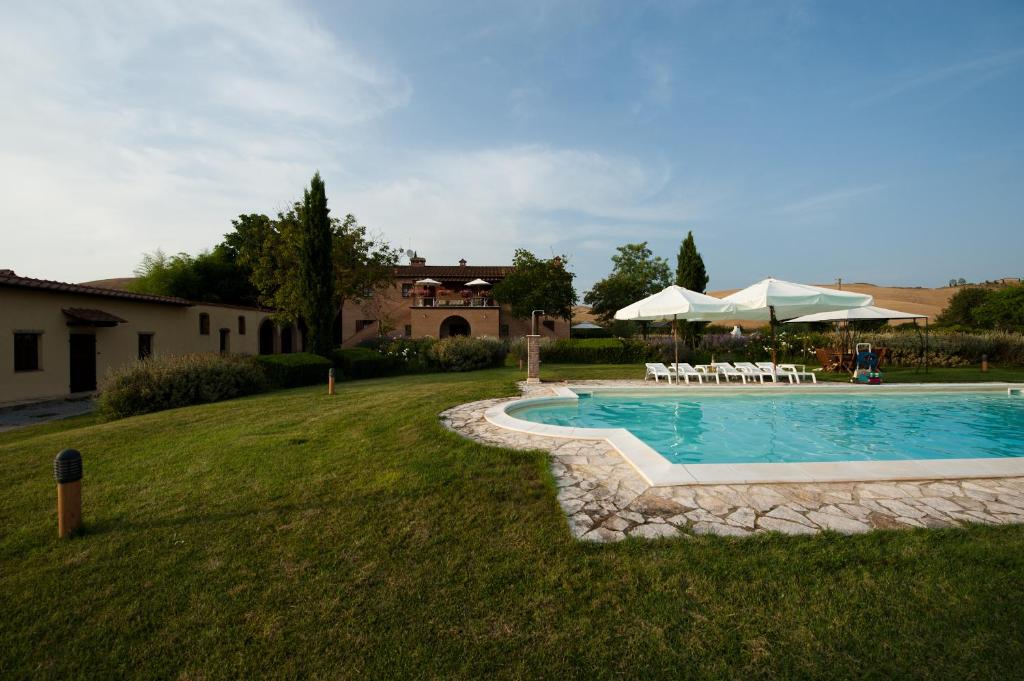 Basen w obiekcie Agriturismo Il Poderino lub w pobliżu