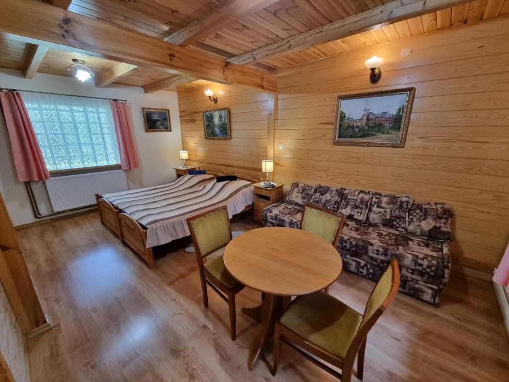Posedenie v ubytovaní Domek Pod Klonem Agroturystyka