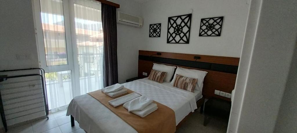 a bedroom with a large bed with pillows on it at Hanlı Apart Otel in Muğla