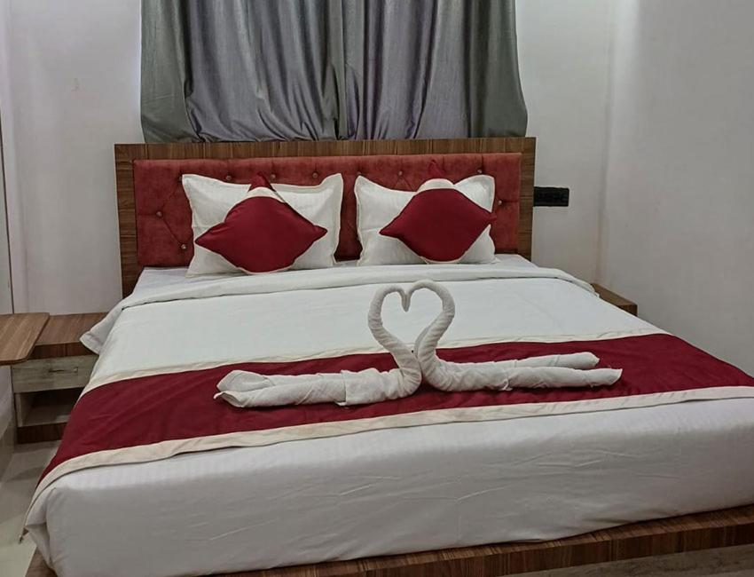 a bed with a swan made out of towels at Hotel Shobhani in Deoghar