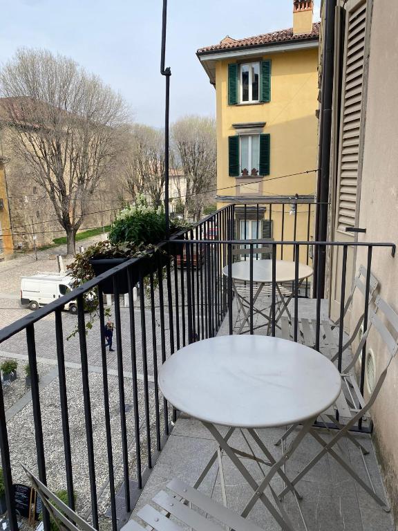 Piazza Mascheroni Home - 12