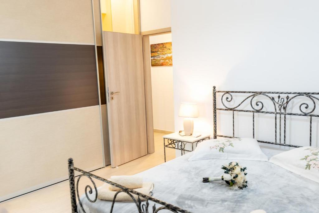 Postel nebo postele na pokoji v ubytování Mariangelo House