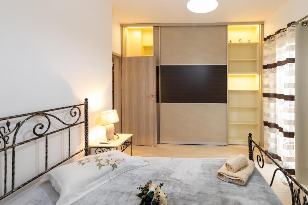 Postel nebo postele na pokoji v ubytování Mariangelo House
