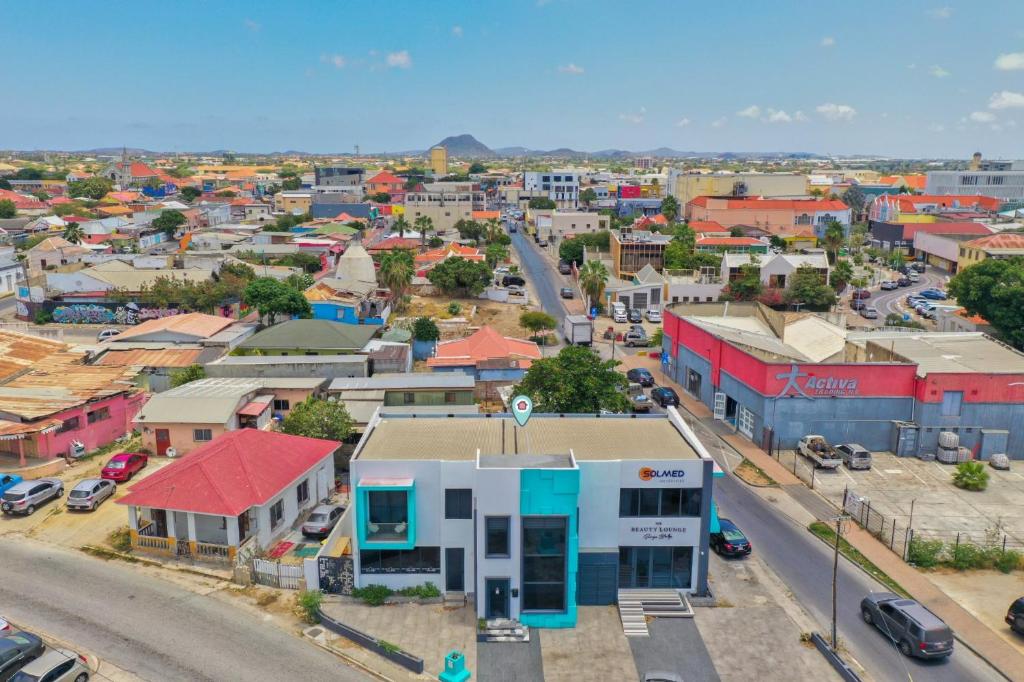 Apgyvendinimo įstaigos Downtown Oranjestad Apartments & Studios vaizdas iš viršaus