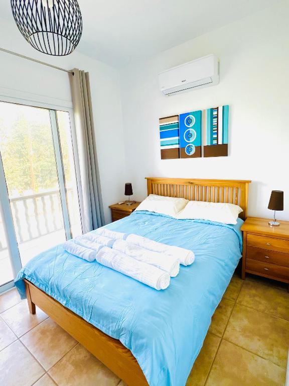 Postel nebo postele na pokoji v ubytování Cosy Sunny One Bedroom Apartment