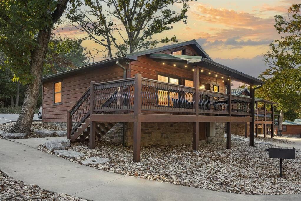 Lake Front Cabin on Indian Point, Branson (updated prices 2024)