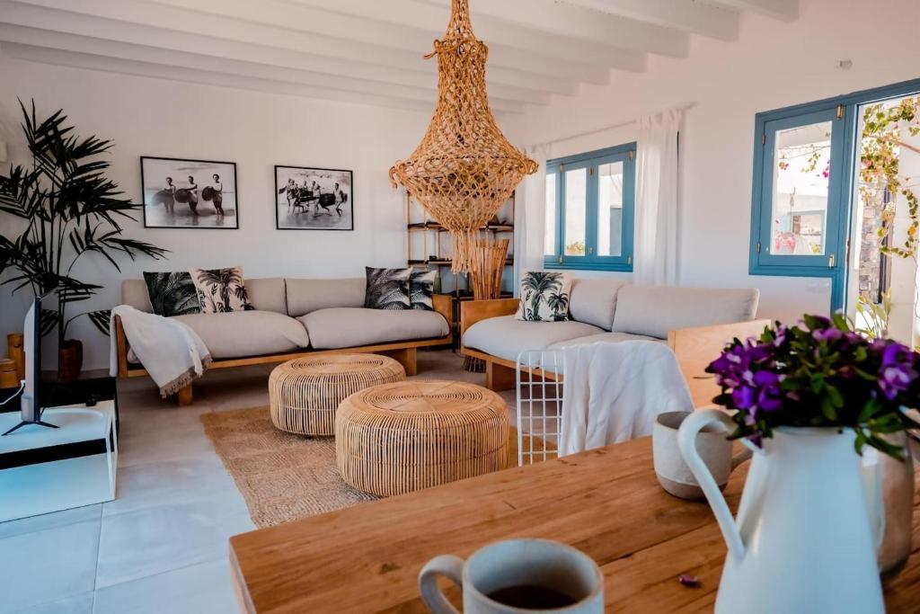 Posezení v ubytování Ecovilla Haleakala con Piscina y Sauna privadas