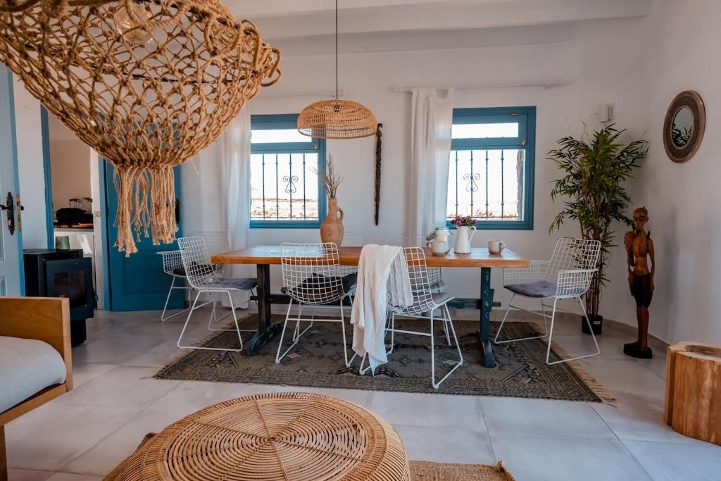 Posezení v ubytování Ecovilla Haleakala con Piscina y Sauna privadas