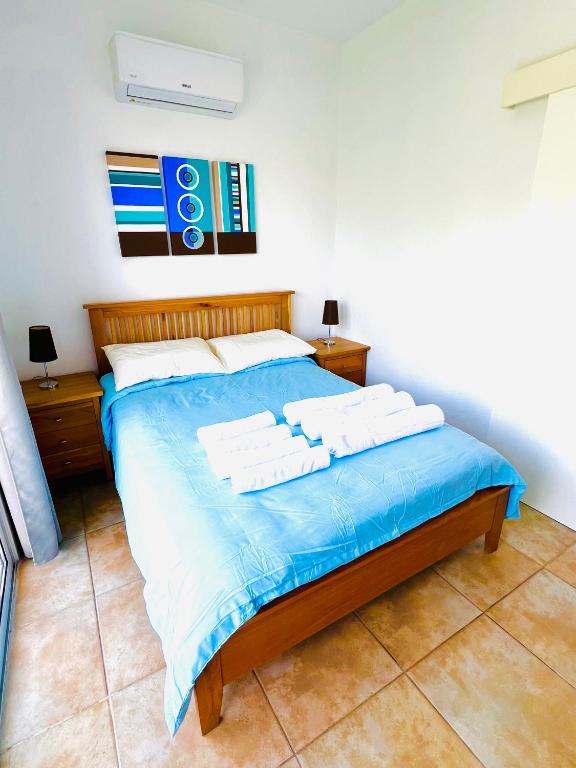 Postel nebo postele na pokoji v ubytování Cosy Sunny One Bedroom Apartment