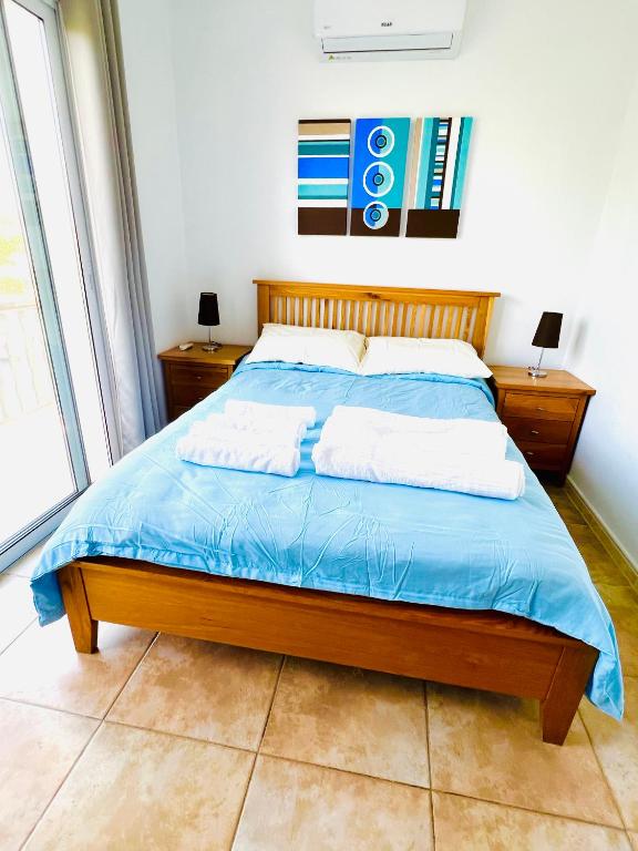 Postel nebo postele na pokoji v ubytování Cosy Sunny One Bedroom Apartment