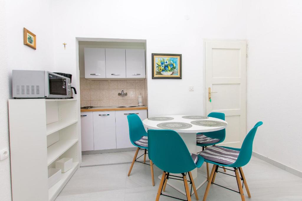 Kuchyňa alebo kuchynka v ubytovaní Apartment Terezija