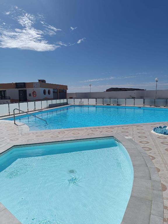 Bazén v ubytovaní Apartamento SUMMER Complex Amaya Fuerteventura alebo v jeho blízkosti