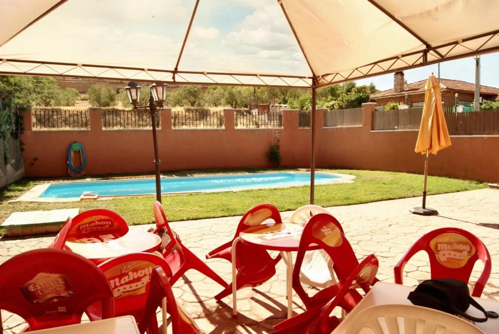 Bazén v ubytovaní Luxury Villa in Cerezo de Mohernando alebo v jeho blízkosti