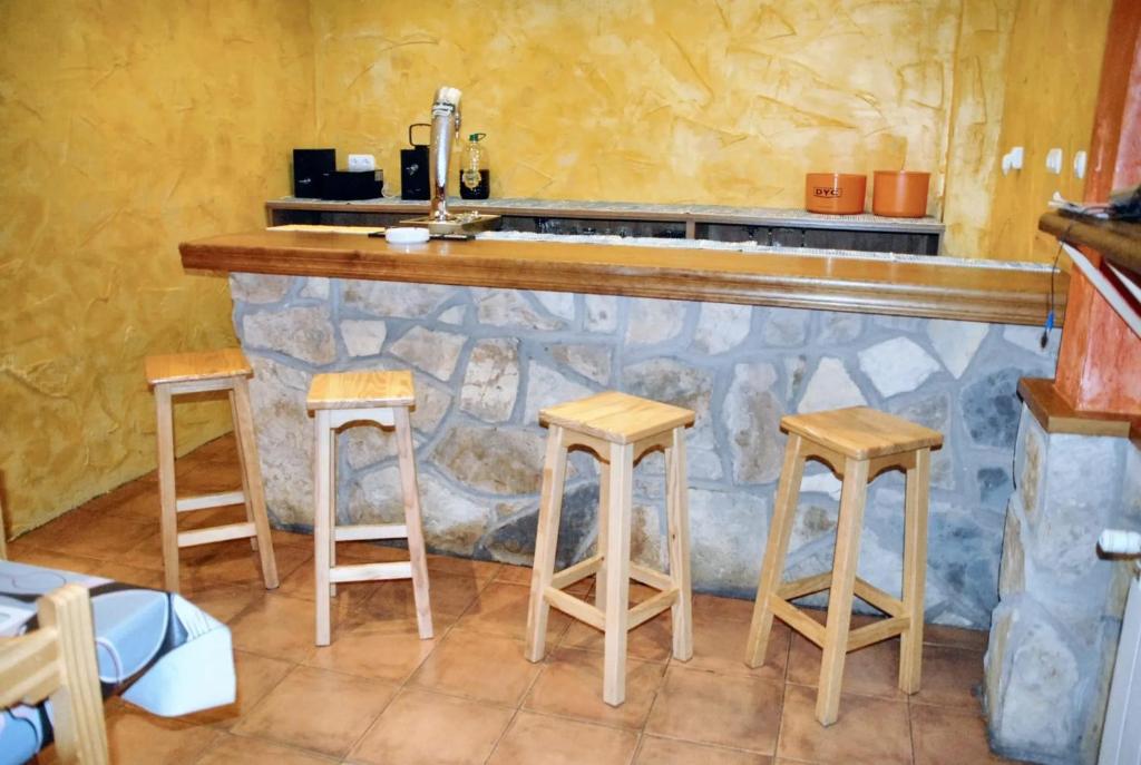 Lounge alebo bar v ubytovaní Luxury Villa in Cerezo de Mohernando