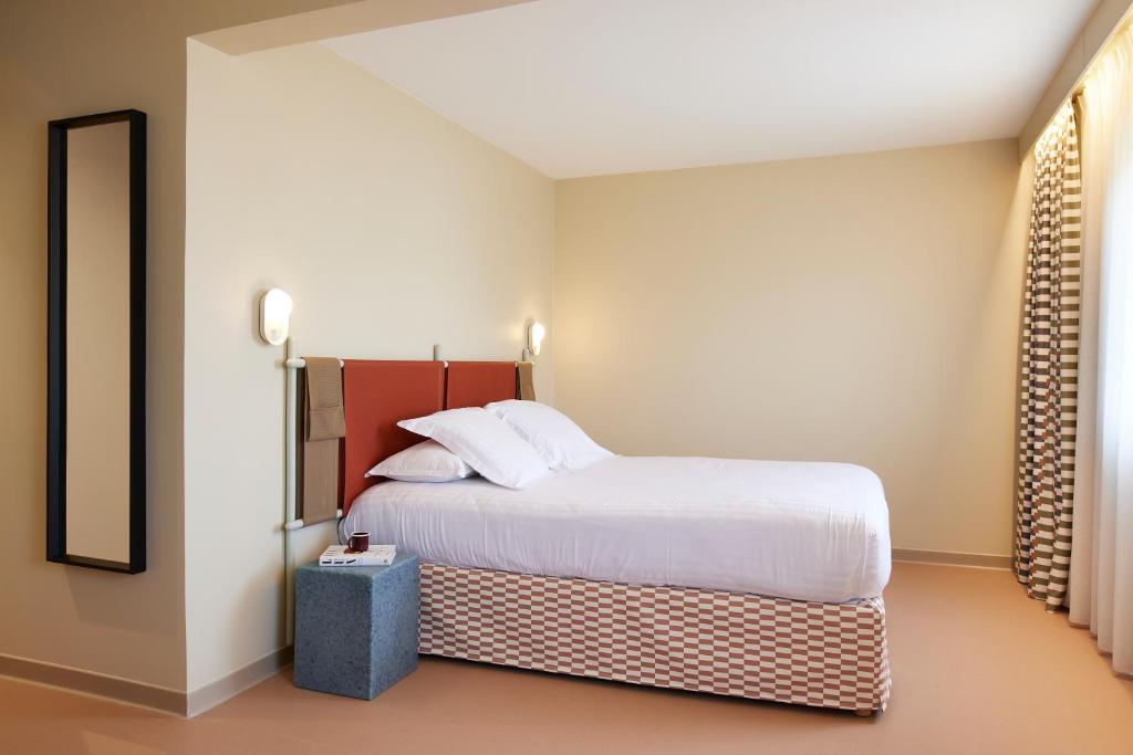 
Prestige triple room (1 queen bed & 1 single bed)
