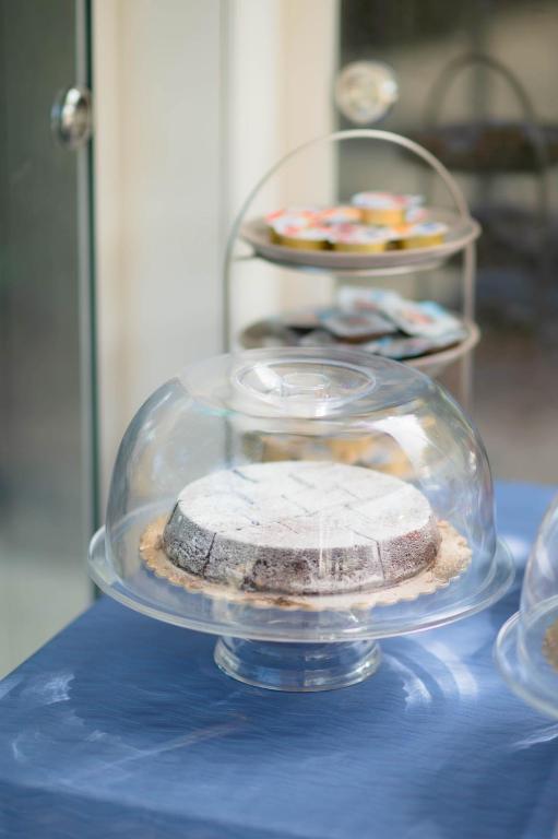 a glass plate with a cake on top of a table at Il Leone Di Mare in Procida