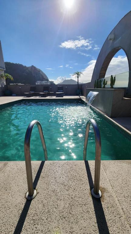 Бассейн в Mirador Rio Copacabana Hotel или поблизости