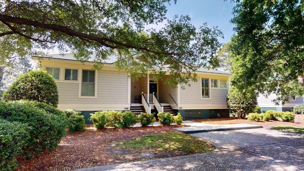 Κήπος έξω από το Coastal Haven 2BR 2BA Lakeside Escape Resort Perks