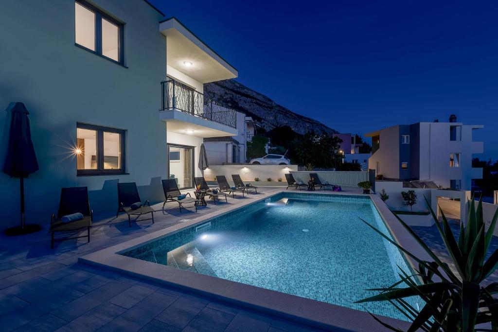 Bazén v ubytování Villa Bava - Swimming Pool With Sea View nebo v jeho okolí