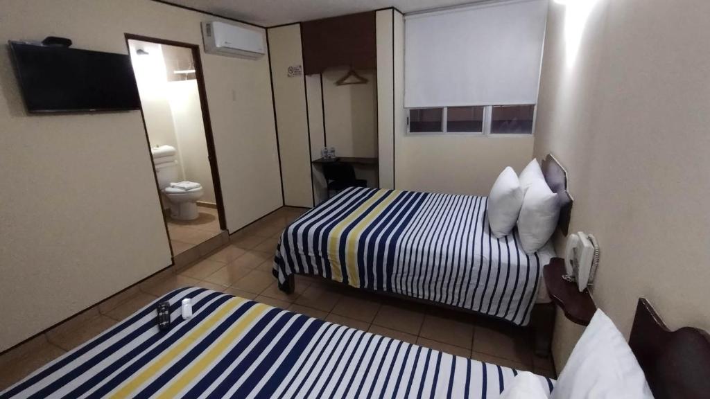 Postel nebo postele na pokoji v ubytování Hotel Mateos 1215