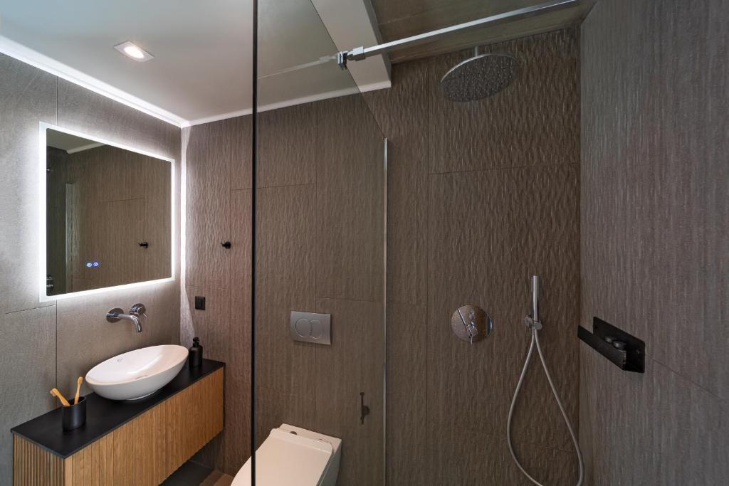 Koupelna v ubytování Linear Cabanon Kallithea Luxury Villas