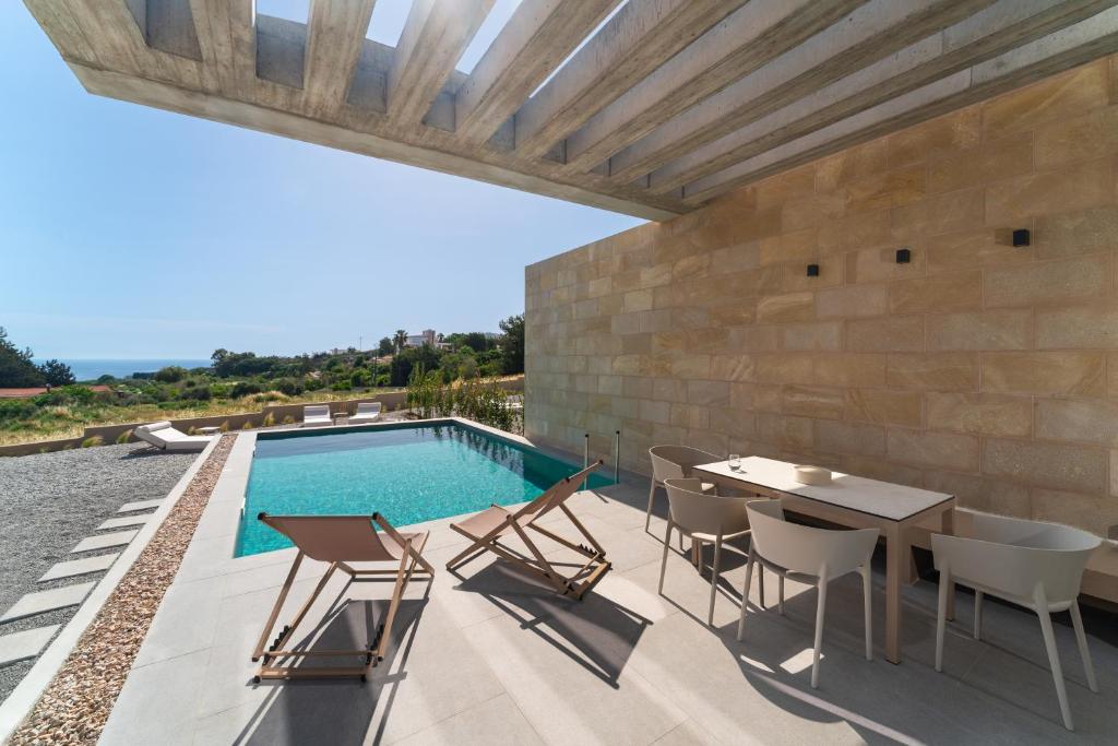 Bazén v ubytování Linear Cabanon Kallithea Luxury Villas nebo v jeho okolí